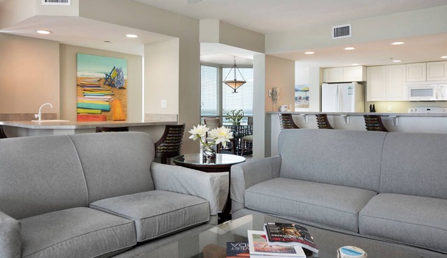 Beachfront Memorable Stay! Pool and Free Parking! in Fort Myers Beach