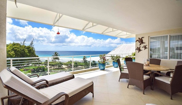 Beachfront penthouse with stunning pool and ocean views
