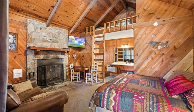 Bear Paw Cottage #3 King; Peaceful: Cozy: Pet friendly; 2Adults/2Children in Sautee Nacoochee