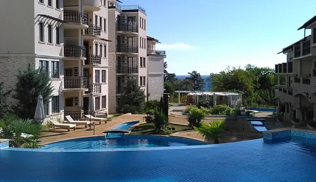 Beautiful 1st-Line Seaview Appartement in 4* The Cliff in Obzor
