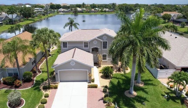 Beautiful 5 Bedroom Pool Home on the Water! in Fort Myers