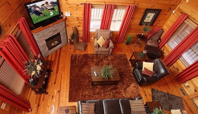 Beautiful, clean, comfortable and great views! Romantic and family friendly in Sevierville