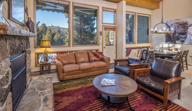 Beautiful home w/fireplace, amazing views & community hot tub - Hidden Village Cozy Getaway in Gallatin Gateway