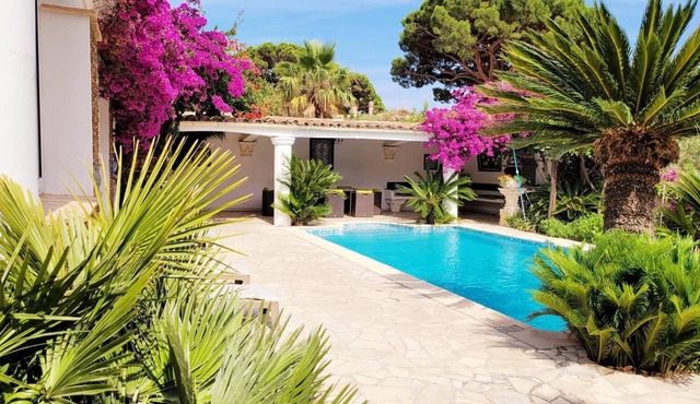 BEAUTIFUL HOUSE, PRIVATE POOL, 150 M FROM THE SEA, AIR-CONDITIONED GOLF DE SAINT TROPEZ in Sainte-Maxime