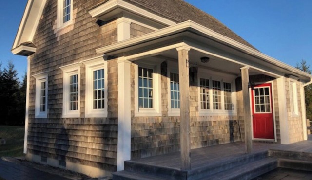 Beautiful oceanfront cottage in Guysborough