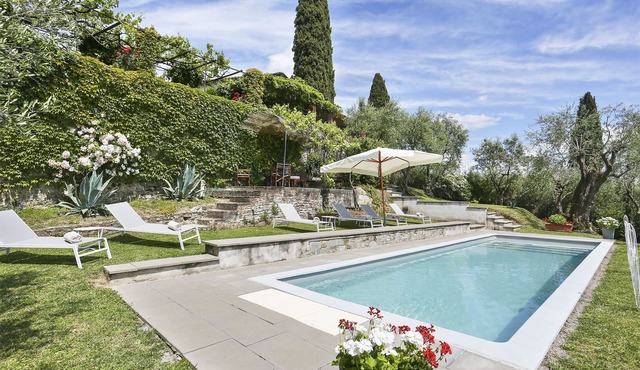 BEAUTIFUL VILLA JUST OUTSIDE LUCCA WITH MAJORDOMO in Lucca