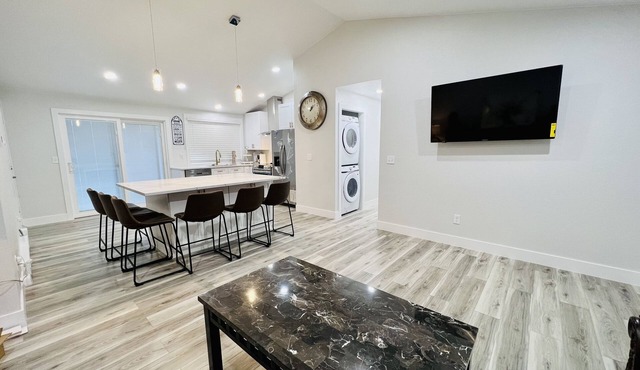 Beautifully Renovated 5-Bedroom Ranch Home in Prime Aurora Neighborhood in Aurora