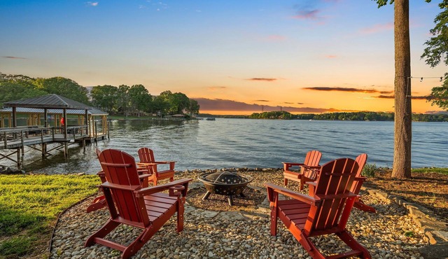 Bella Vista by Socharm | Lakefront Getaway in Terrell