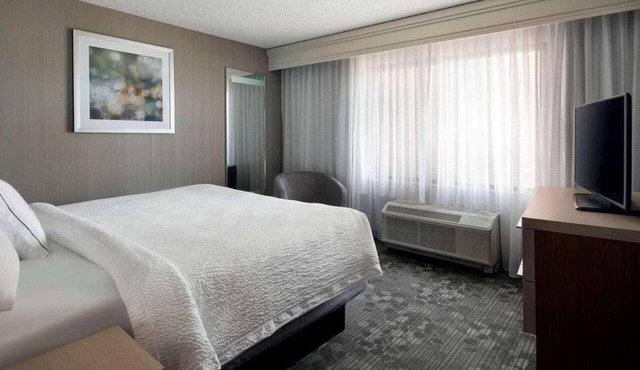 Best Value, Quality Stay! Relaxing Unit, Pets Allowed, Outdoor Pool!