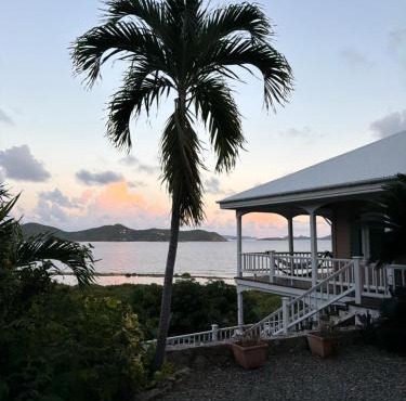 BLUE PEARL VILLA in St John USVI - breathtaking ocean views, private pool, backup power, air conditioning, gated