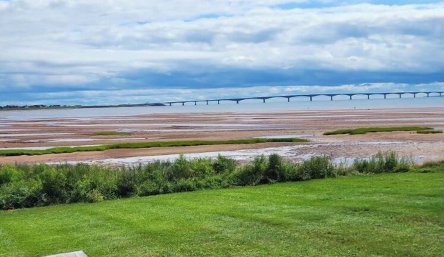 "Blue Suede View" cottage overlooking the Northumberland Strait in North Carleton