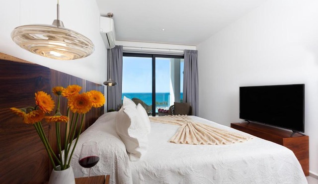 Blue view beauty! Beachfront condo with large private terrace in Bucerías