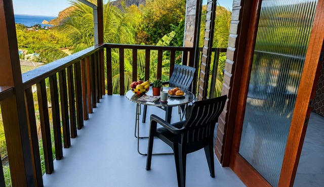 “Breathtaking Piton & Ocean Views, Romantic Balcony Retreat in Soufrière