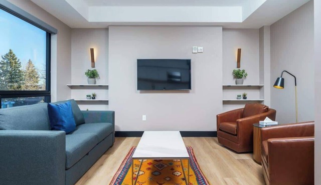 Bright & Modern Flat Steps from Tennyson Street in Denver