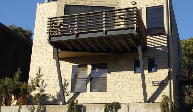 CAMP DAVID ~ A LIGHT FILLED CONTEMPORARY HOME. MINUTES FROM BEACH. SLEEPS 4. in Dillon Beach