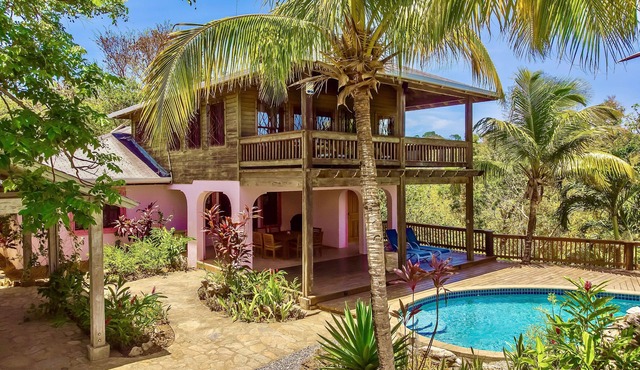 Capture moments that matter-Family & couples friendly-Private pool-Ocean views in Roatan