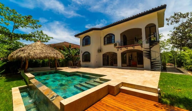 Casa 48· Poolside Relaxing Retreat Near the Beach in Esterillos Este