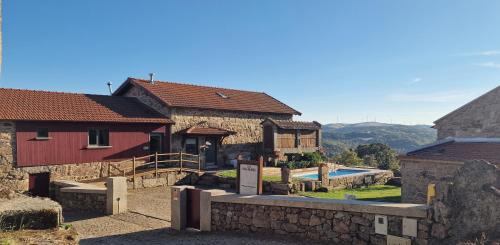 Casa Entre-Palheiros e Casa do Canastro in Montalegre