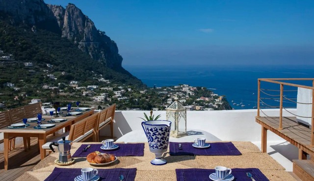Casa Eolo - Panoramic, central house in Capri