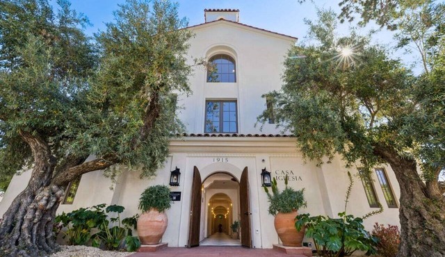 Casa Iglesia Studio 212 in Santa Barbara