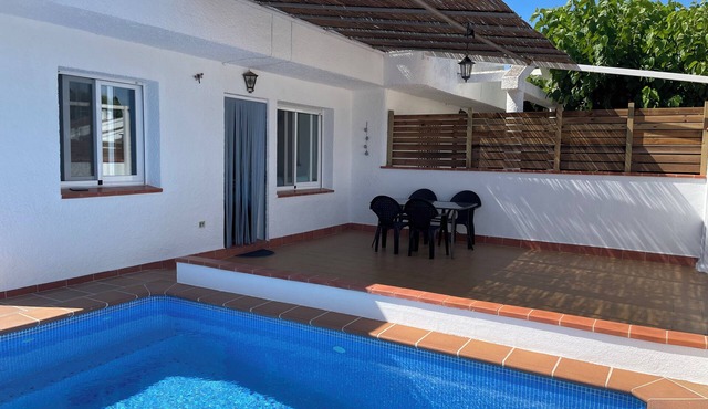 Casa Rogi, with pool, ideal for family, on main street and near the beach in Riumar