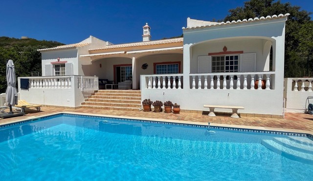 Charmante Villa Nichée sur les Hauteurs Avec Fabuleuse vue mer Panoramique in Santa Bárbara de Nexe