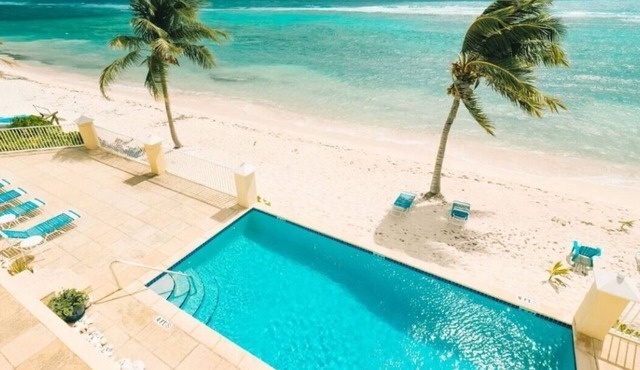 Charming 2-bdrm beachfront condo in serene Bodden Town, including a renter car! in Bodden Town