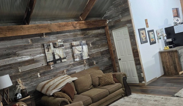 Charming 2-bedroom barnloft on hobby farm in Pleasant Hill pittsfield area in Pleasant Hill