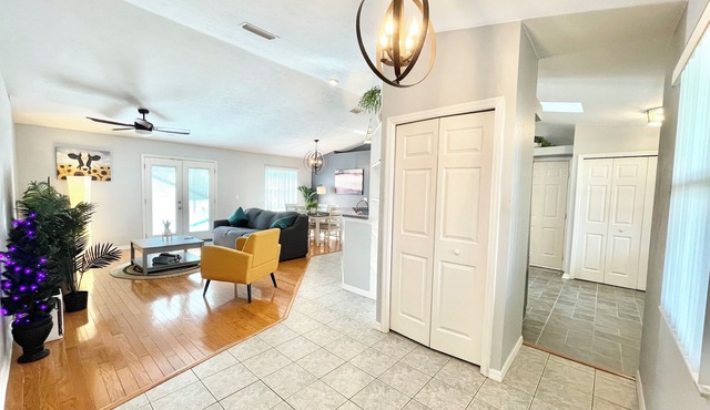Charming 3-bedroom house with Private Pool and HOT TUB in lovely Gainesville in Gainesville
