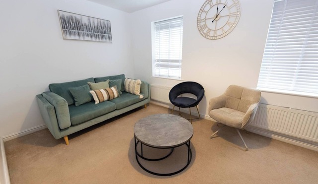 Charming 5-Bedroom Townhouse in Central Gloucester in Gloucester