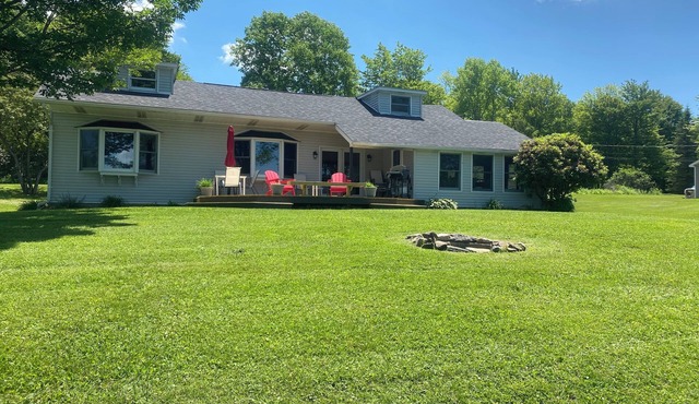 Charming and relaxing lakehouse property, Susquehanna County in Thompson
