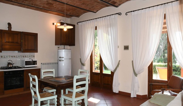 Charming ground floor apartment near San Gimignano and Volterra