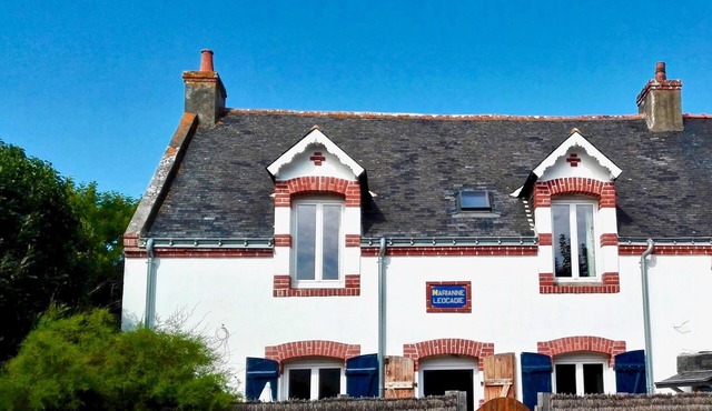 Charming, light-filled stone vacation home, rated 3*. in Quiberon