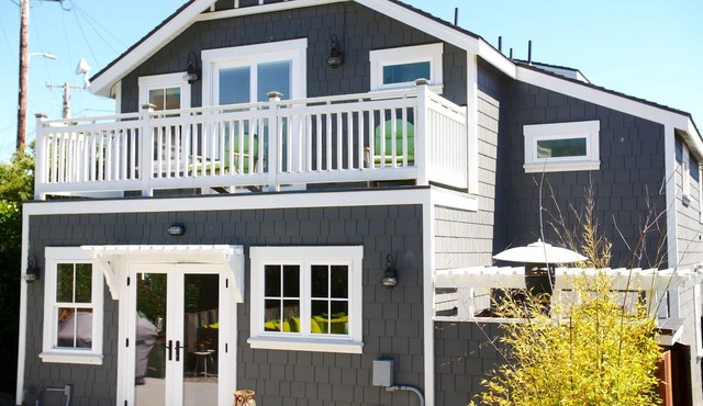 Charming modern bungalow w/hot tub steps away from the beach in Dillon Beach