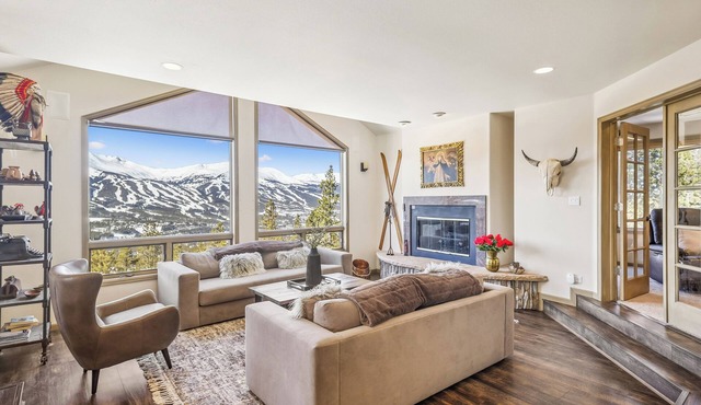 Charter Ridge 10 Spacious 4BR townhome in Breckenridge with stunning views and hot tub! in Breckenridge