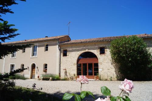 Chateau Le Livey in Saint-Pierre-dʼAurillac