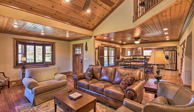Clarkesville Ranch Cabin w/Screened-In Porch! in Clarkesville