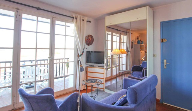 Close to the beach flat for 4 persons et sea view