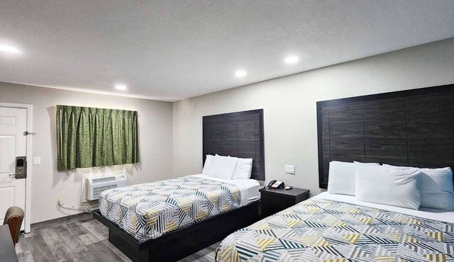 Comfortable and Suiting Stay! Free Breakfast and Parking! in Wharton
