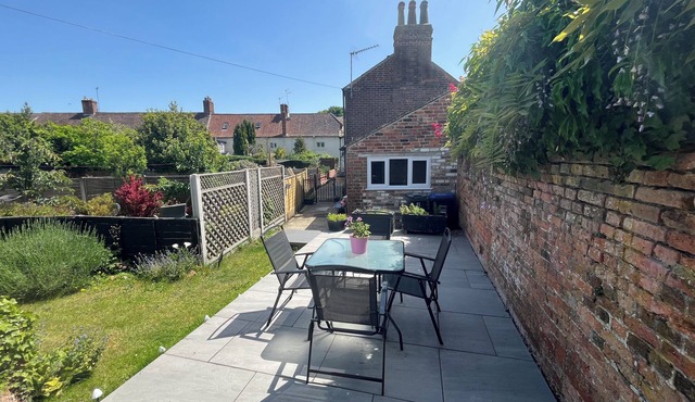 Copper Cottage – Charming Central Devizes Retreat with Secluded Garden in Devizes
