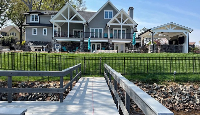Cornelius Lakefront, private pool, spa, game room and outdoor kitchen. in Cornelius