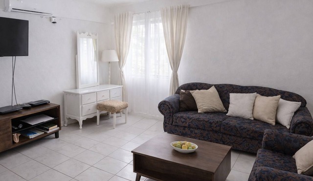 Cosy & Stylish Studio at Turtle Beach Towers - Pool, Beach & Town Nearby