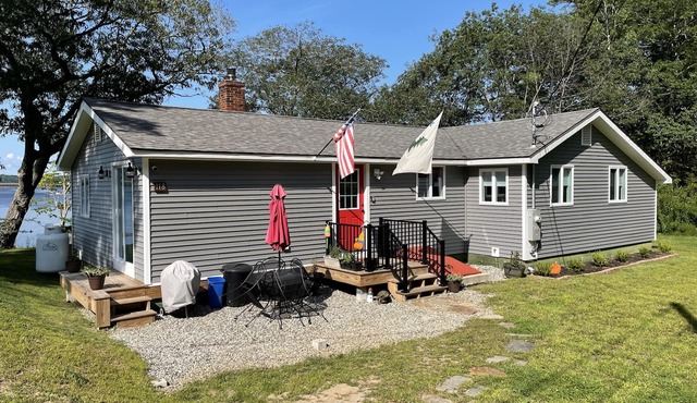 Cottage in Edgecomb - Waterfront Holiday Getaway in Edgecomb