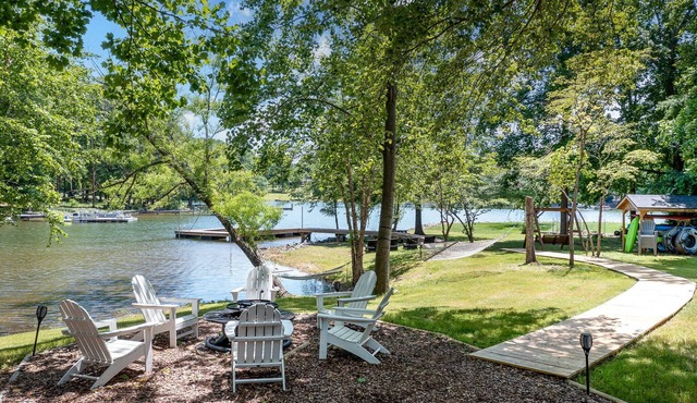 Cottage on the Cove | Fire pit | Game Room| Sleeps 8 in Terrell