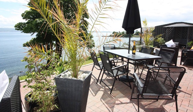 Country Property, Spectacular Seaviews & Hot Tub, 6 en-suite bedrooms Sleeps 12+ in Ascog