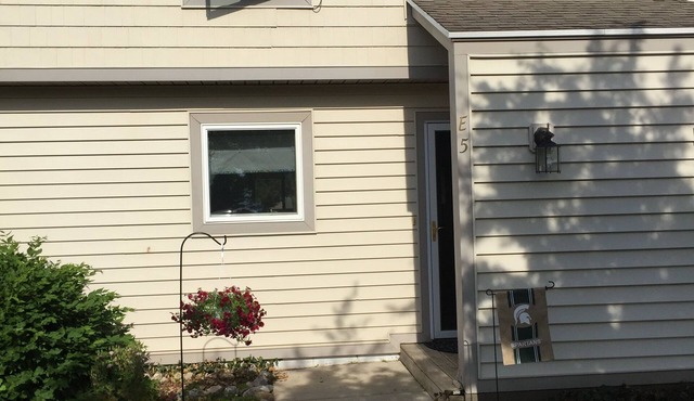 Cozy and Convenient! in Cedar