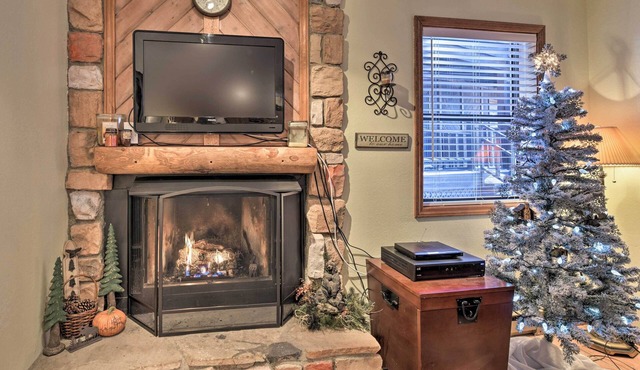 Cozy Angel Fire Condo < Half Mi to Resort!