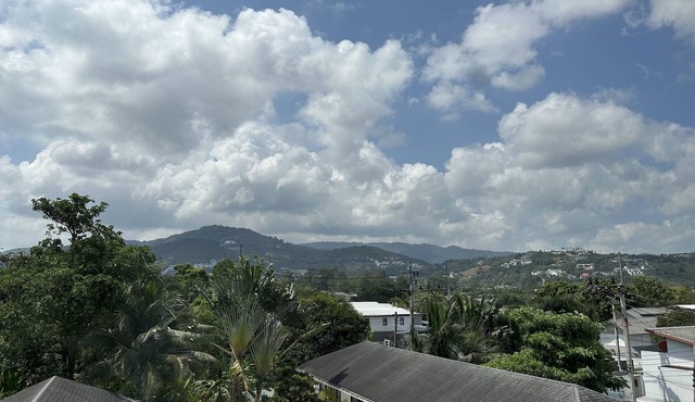 Cozy four-bedroom house ideally situated in Bophut- 10 min walk to the beach! in Bo Phut