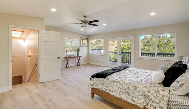 Cozy Salinas Studio w/Balcony & Fireplace! in Salinas
