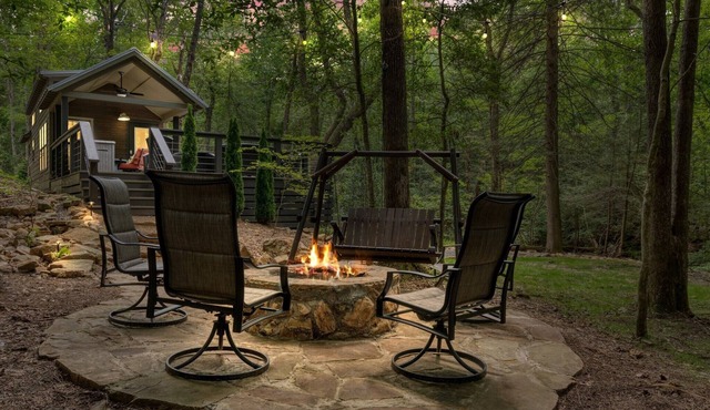 Creekside Tiny house in fantastic Monteagle! Quick hike to waterfall! in Monteagle